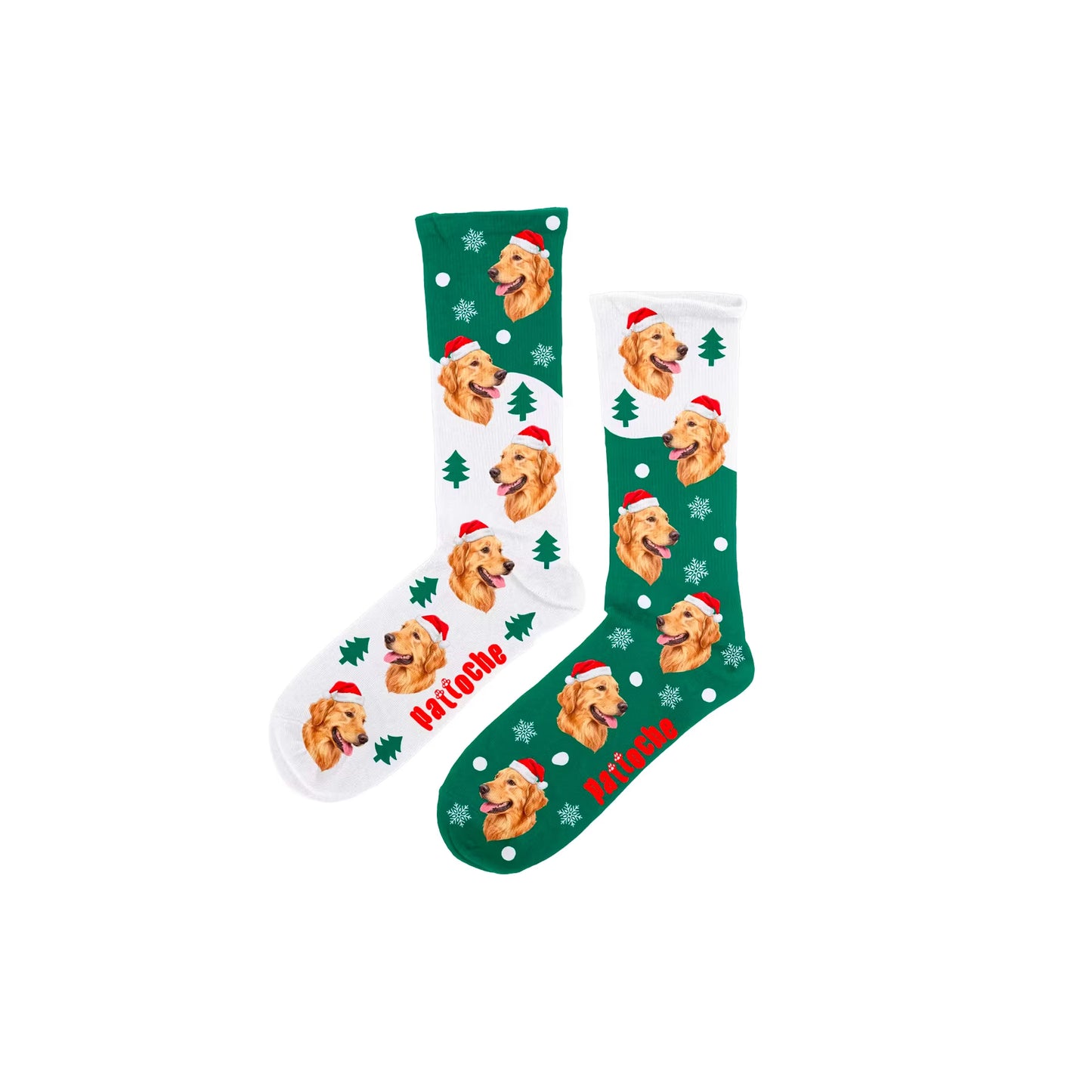 Chaussettes de Noël pour enfant vertes avec motifs sapins et neige dépareillées et tête d’un chien