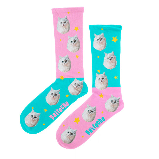 Des chaussettes rose et bleues personnalisables avec un chat blanc dessus