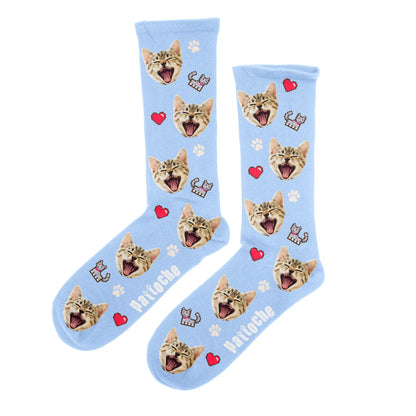 Chaussettes cœur pixel art bleues avec portrait de chat - design cœurs et empreintes Pattoche