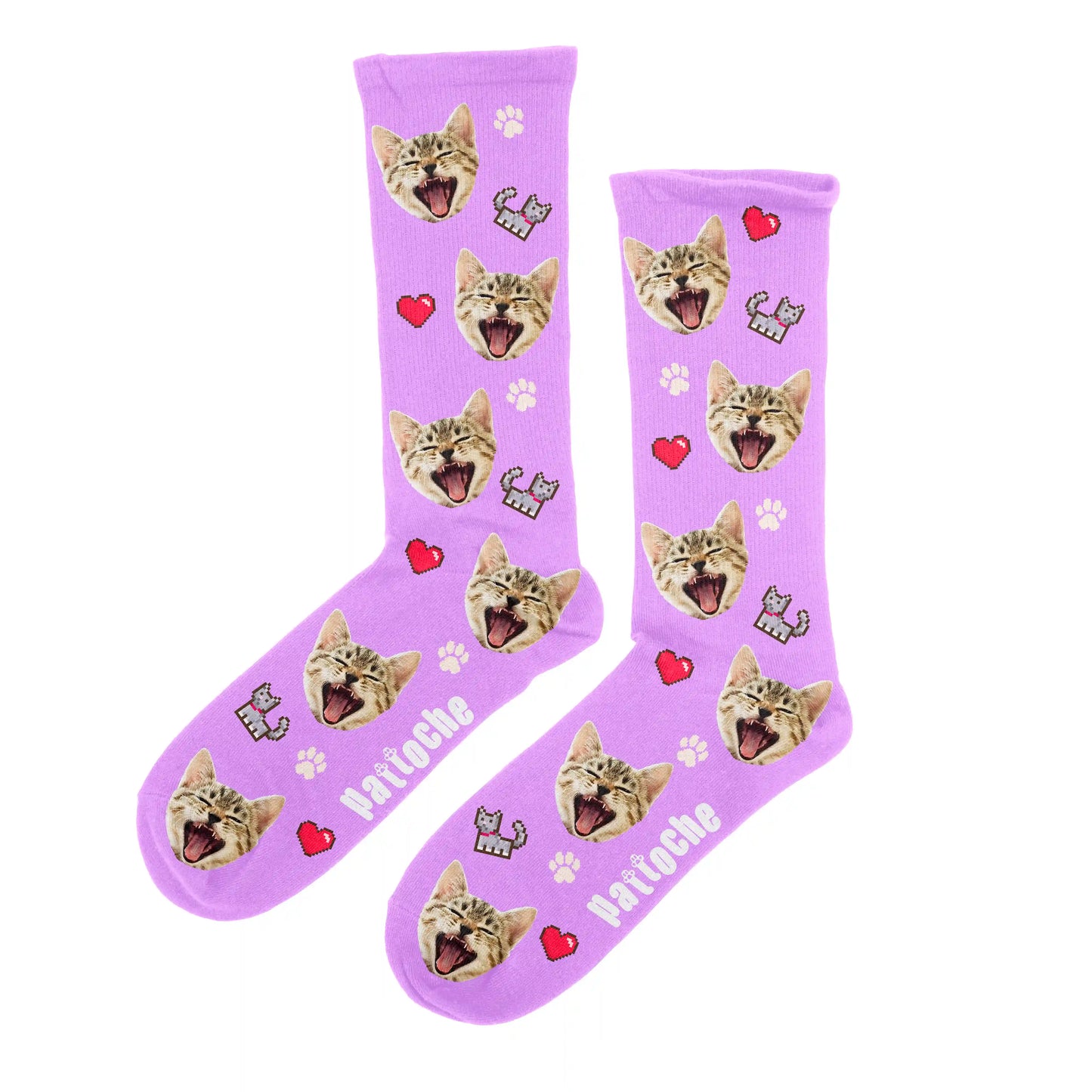 Chaussettes cœur pixel art mauves avec portrait de chat - design cœurs et empreintes Pattoche