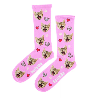 Chaussettes cœur pixel art roses avec portrait de chat  design cœurs et empreintes Pattoche