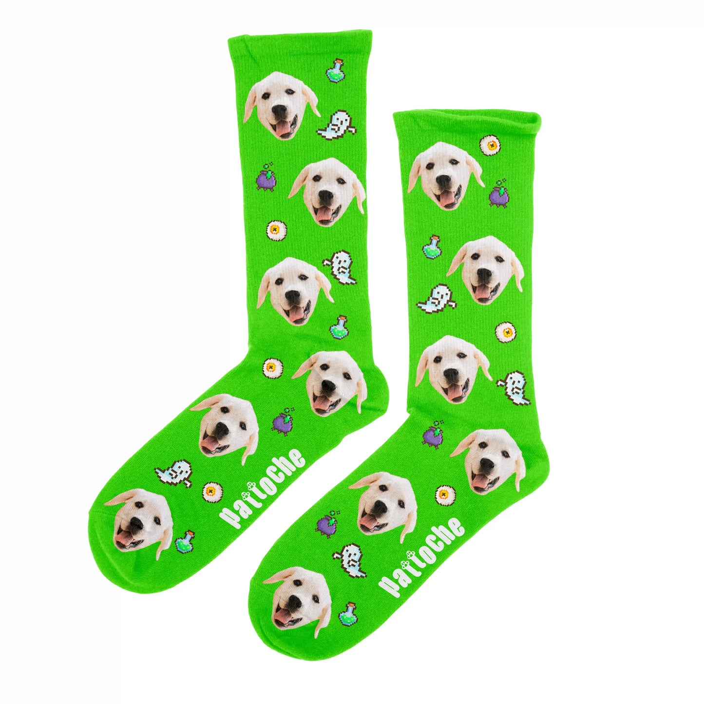 Chaussettes Halloween pixel art vertes avec portrait de chien - design fantômes Pattoche