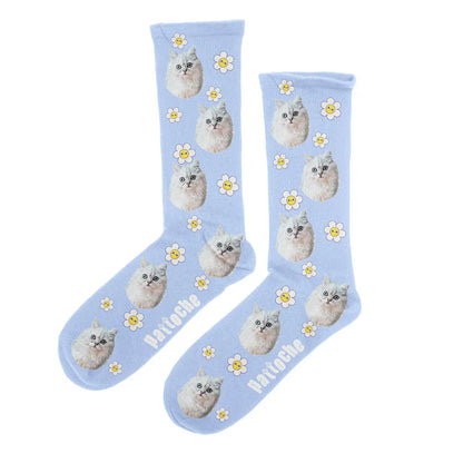 Chaussettes Daisy personnalisées bleues avec portrait de chat - design marguerites kawaii Pattoche
