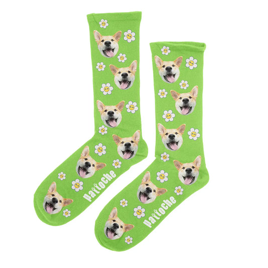 Chaussettes Daisy personnalisées vert avec portrait de chien - design marguerites kawaii Pattoche