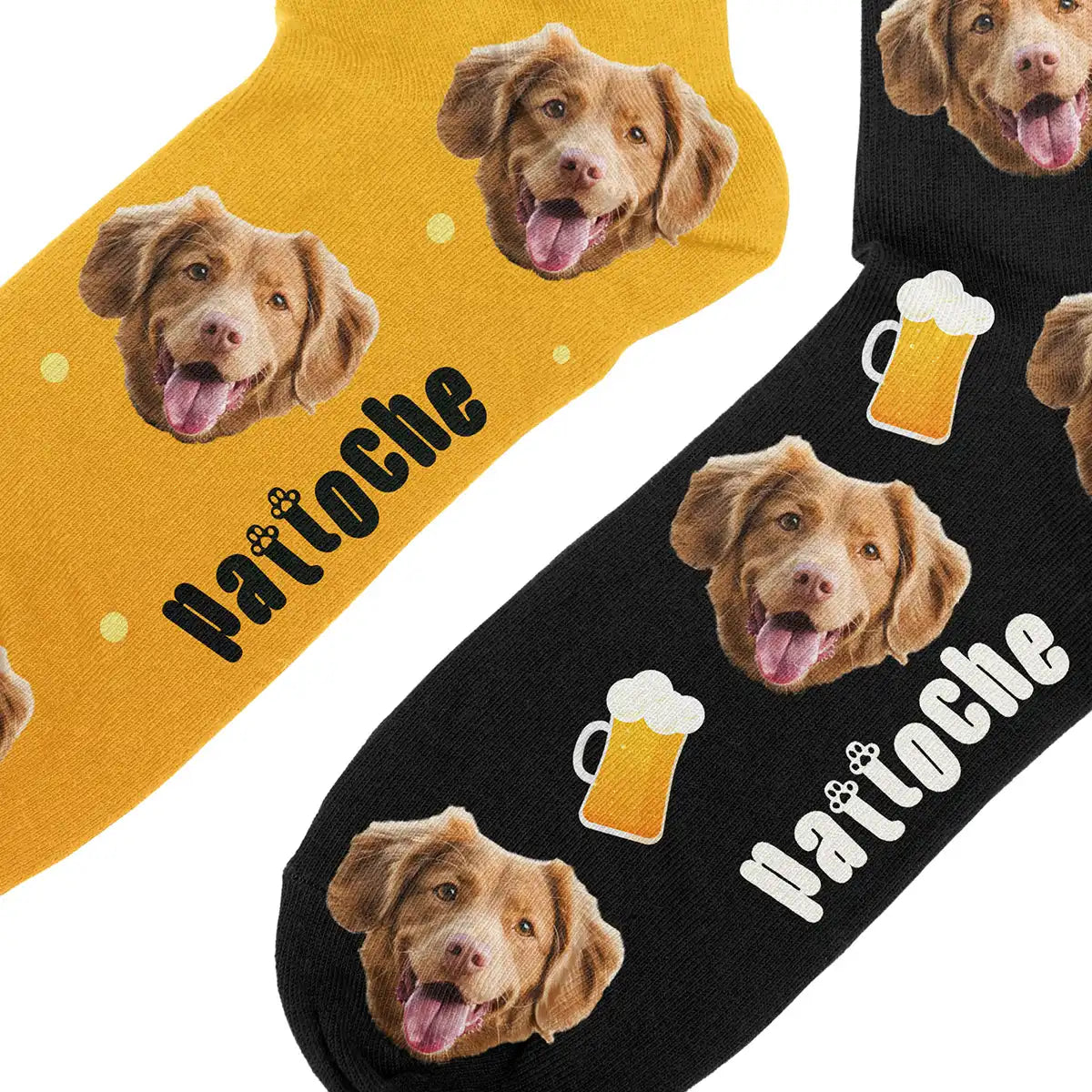 Détail chaussettes Bière personnalisées avec portrait de chien et chopes de bière - Pattoche Belgique