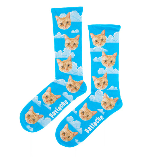 Chaussettes pixel art nuage avec portrait de chat - design ciel rétro Pattoche